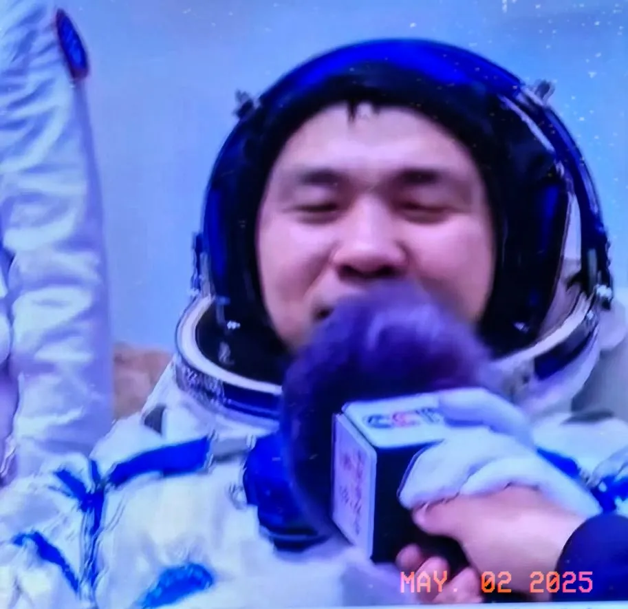 从仰望星空到逐梦苍穹,中国最年轻航天员武飞将问天