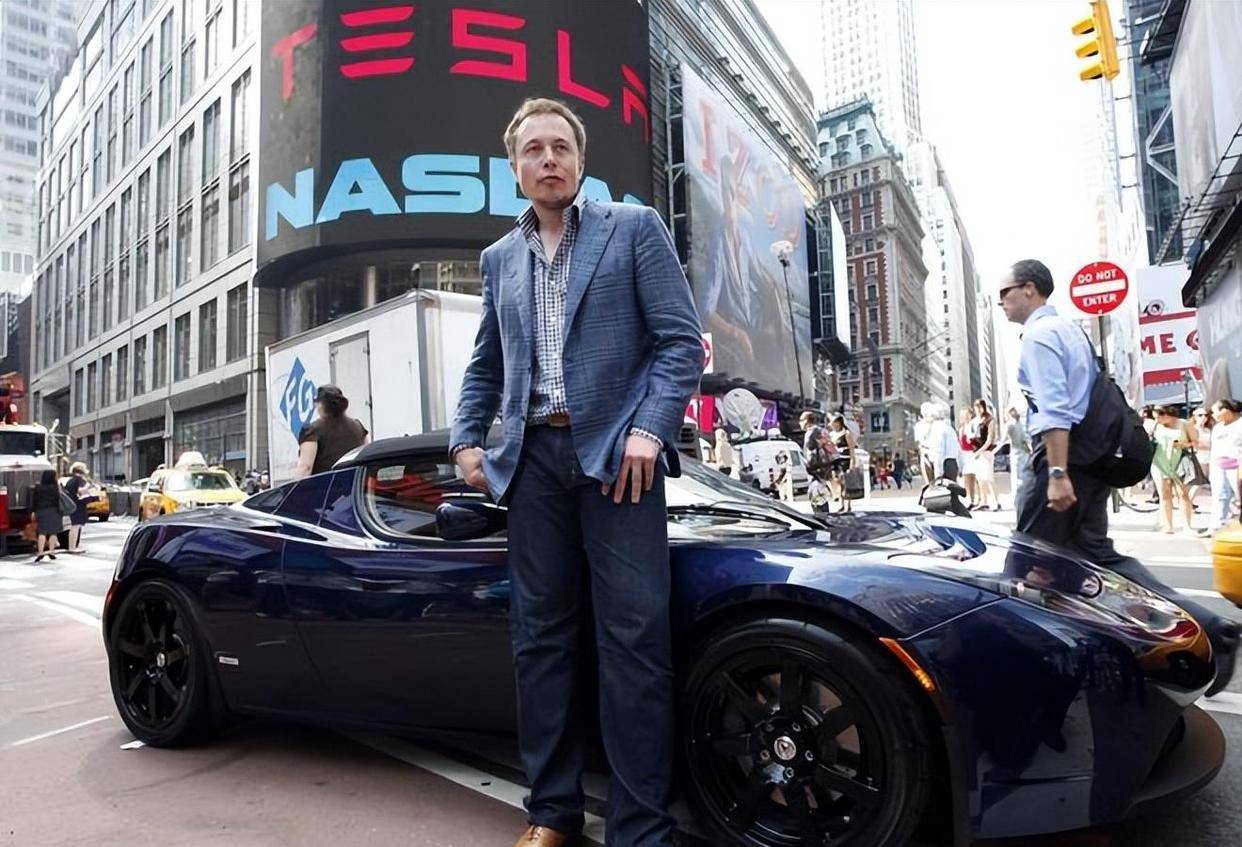 三大期指齐跌，科技股普跌；特斯拉跌2.5%，马斯克万亿美元薪酬被重要股东拒绝；星巴克40亿美元出售中国业务60%股权【美股盘前】