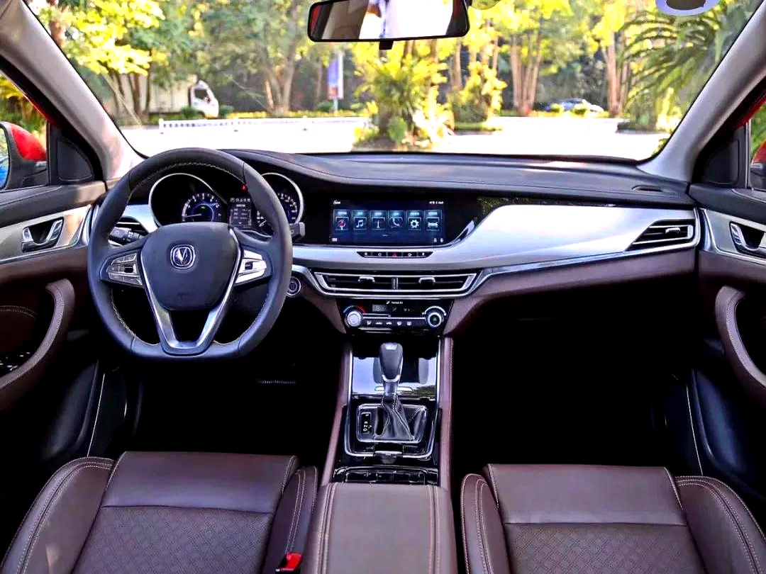 长安汽车获得外观设计专利授权：“汽车中控箱面板”