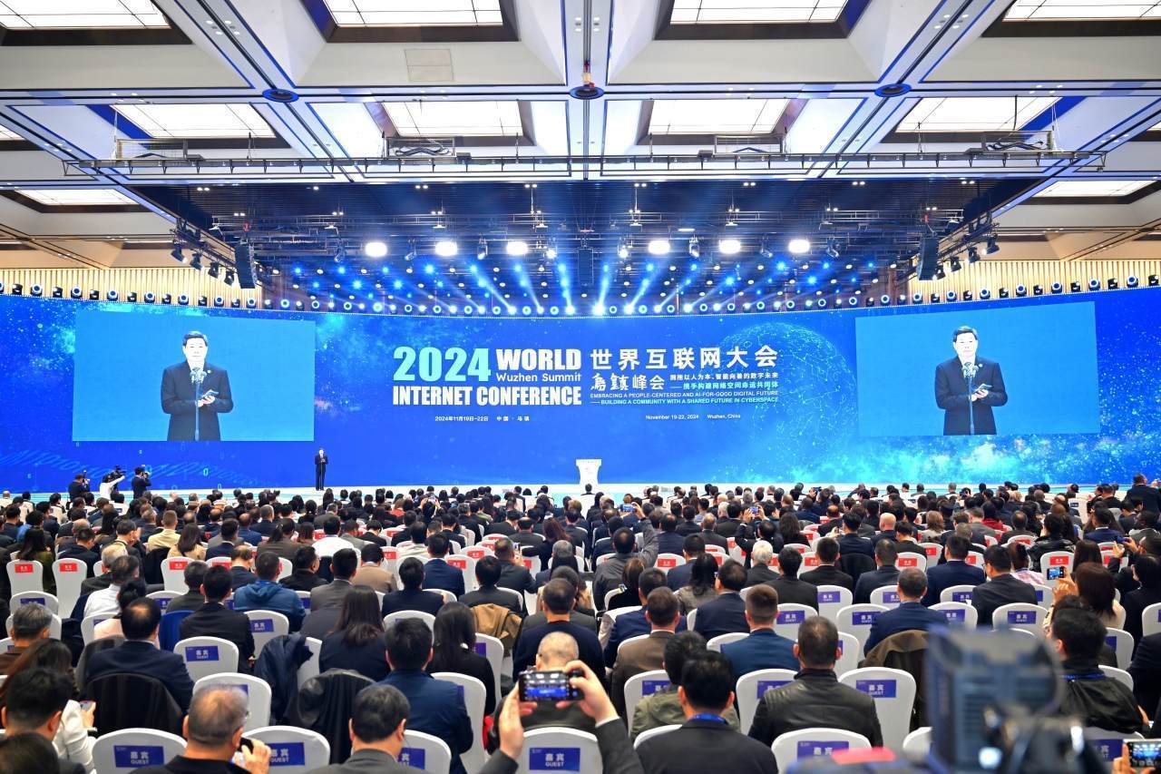 世界互联网大会蓝皮书：人工智能向全域赋能发展