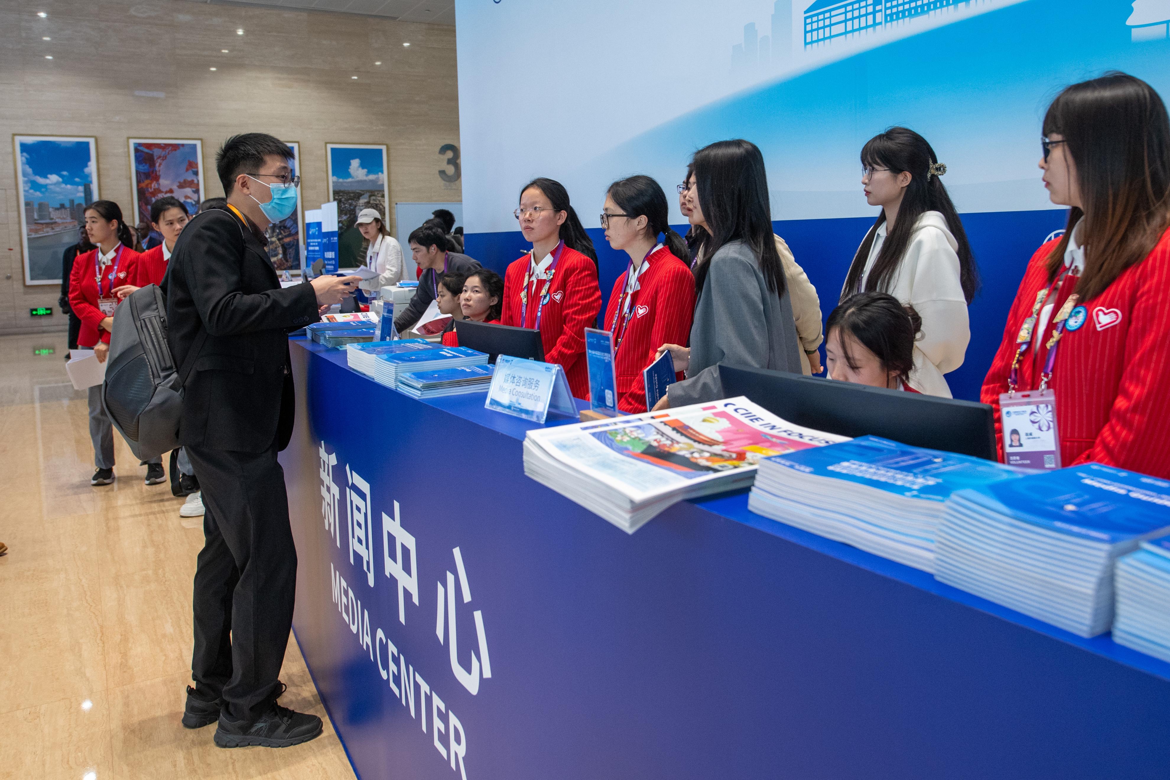 （第八届进博会）非洲展商话进博：在“灯”光下拥抱新机遇