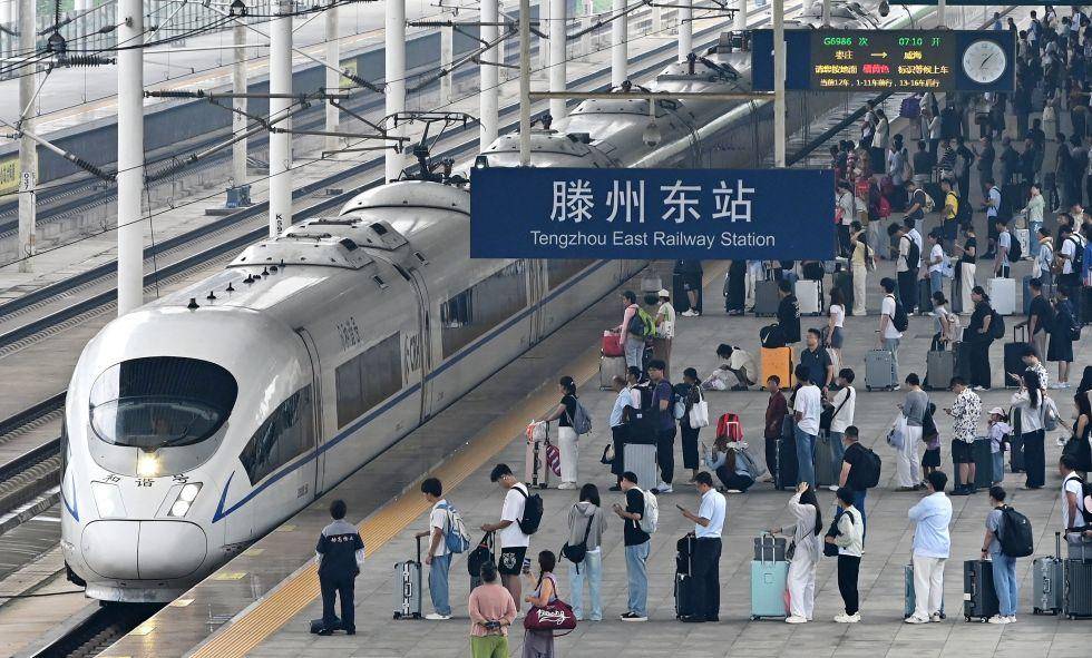 前10月全国铁路发送旅客39.5亿人次,同比增长6.4%