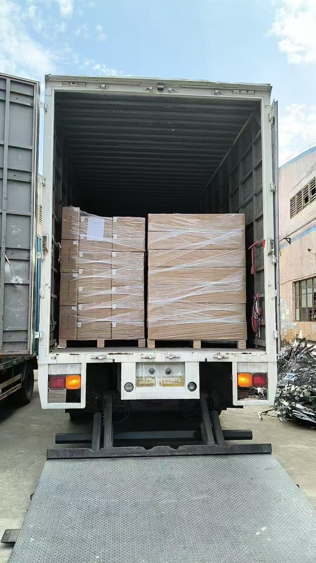 浙江温州港“新三样”货物首次实现“出厂即出海”