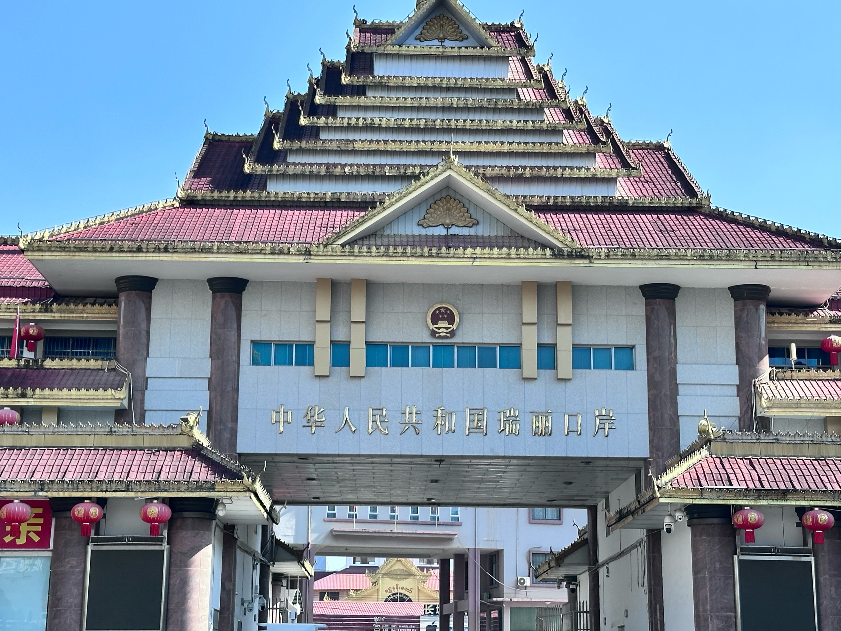 今年以来瑞丽边检站中缅边境验放出入境旅客突破500万人次