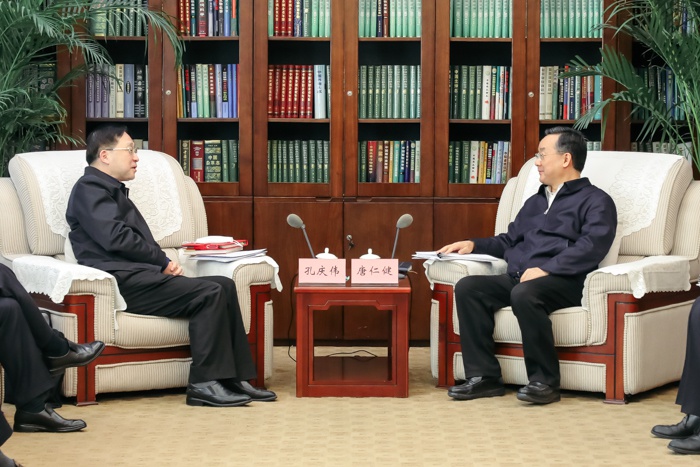 中晶科技董事郭兵健减持5.01万股，减持金额151.5万元