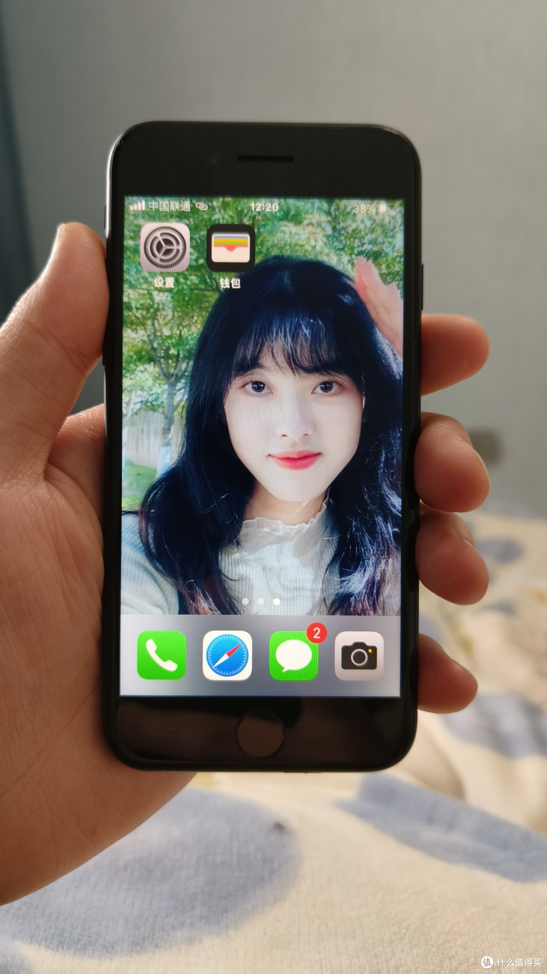 “豆包”加持，3499元的手机，一天就卖光，闲鱼挂价最高近万元