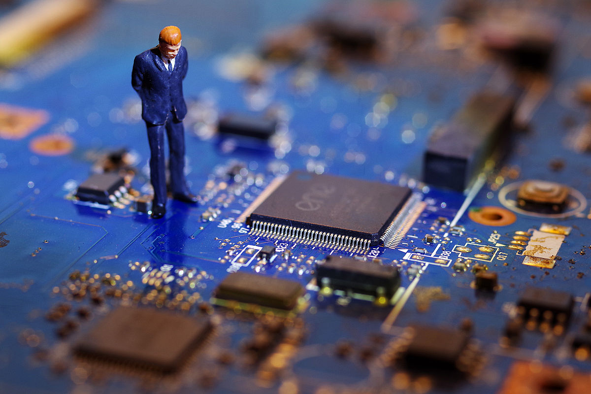 华凯易佰：股东计划合计减持2.94%公司股份