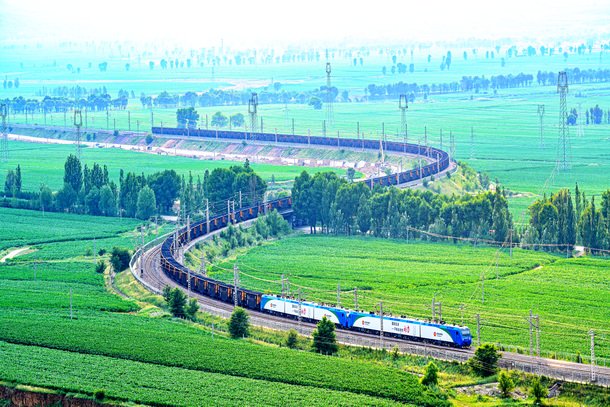 世界首列3.5万吨级重载群组列车试验开行成功