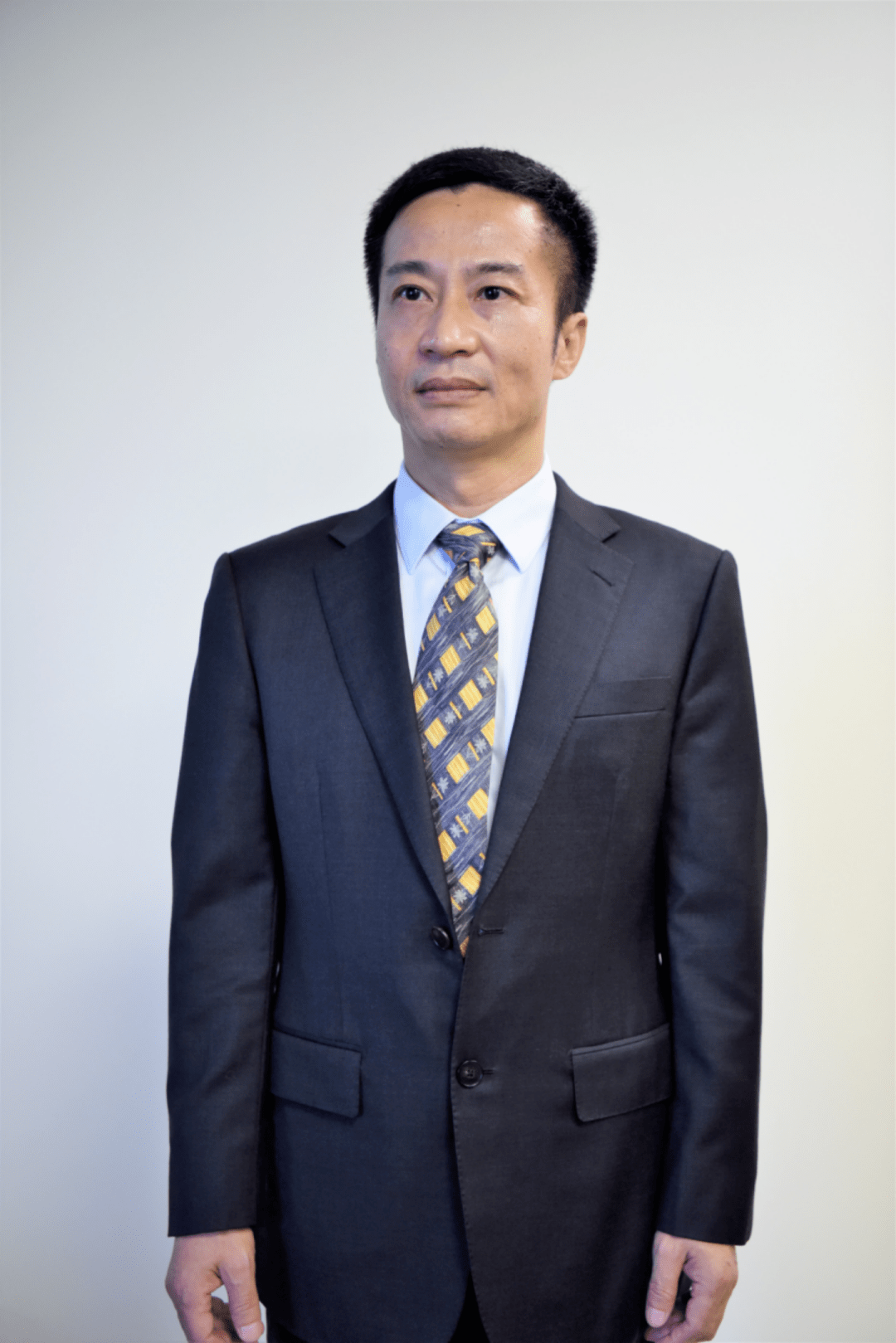 上市公司出售75套房产,预计亏损近2000万元,董事长上个月辞职