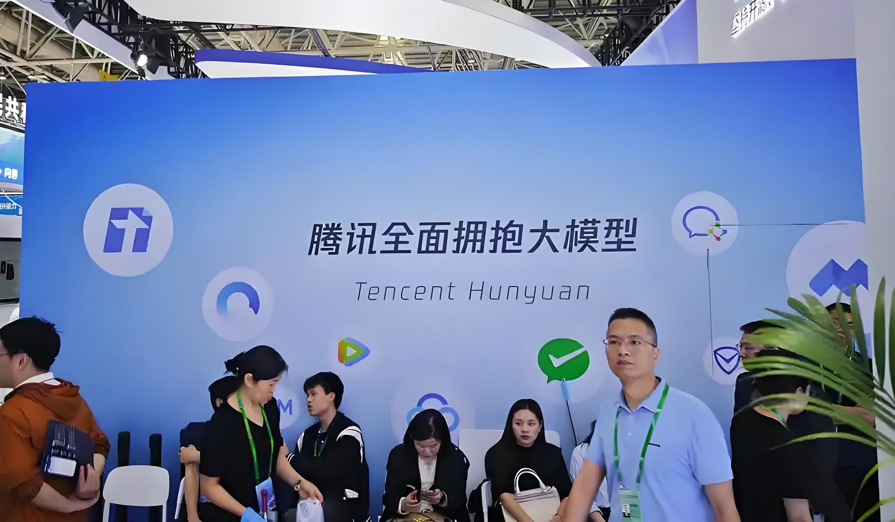 OpenAI推出GPT-5.2迎战Gemini，人工智能AIETF（515070）持仓股新易盛涨超2%