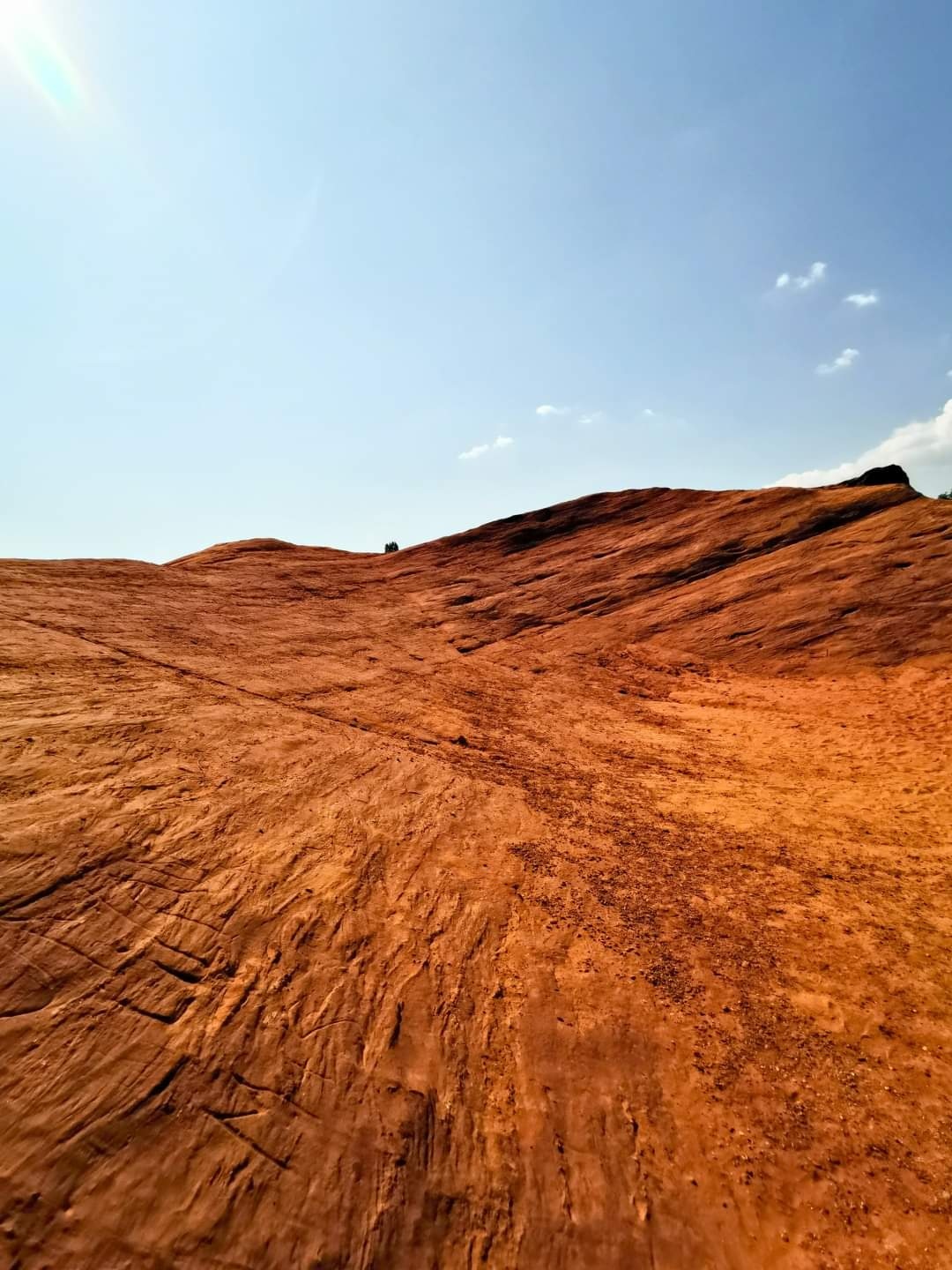 赭石遗存系统研究揭示：中国西南1.4万年前古人灵活开发利用资源