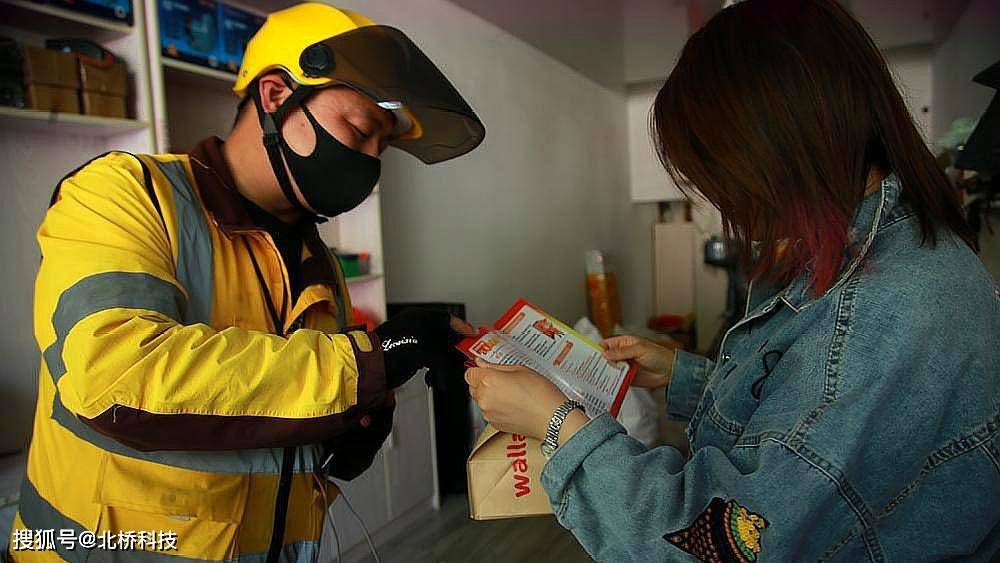 美团“空中骑手”刷新74万单战绩，京东、闪送、顺丰同城齐加码 即时零售打响第二战场