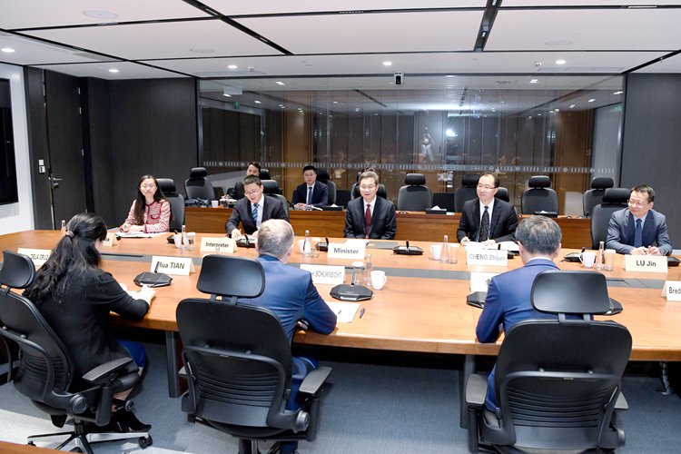 财政部部长蓝佛安出席亚洲基础设施投资银行2026年新年招待会