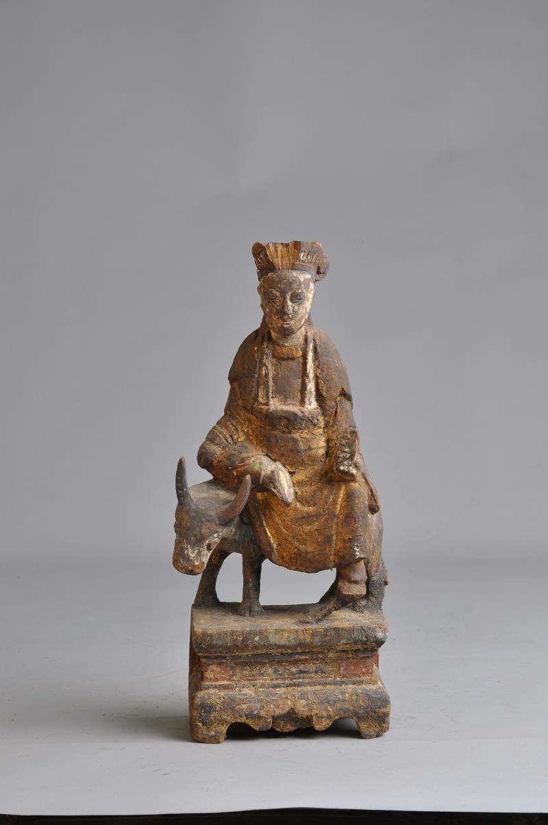 合肥海关查获限制出境文物木雕1件