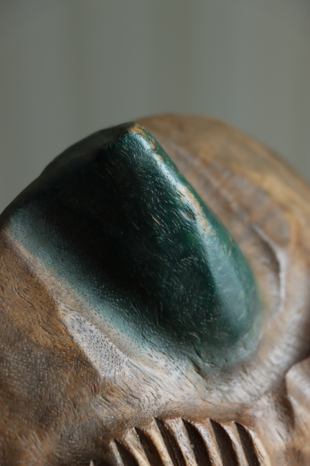 合肥海关查获限制出境文物木雕1件