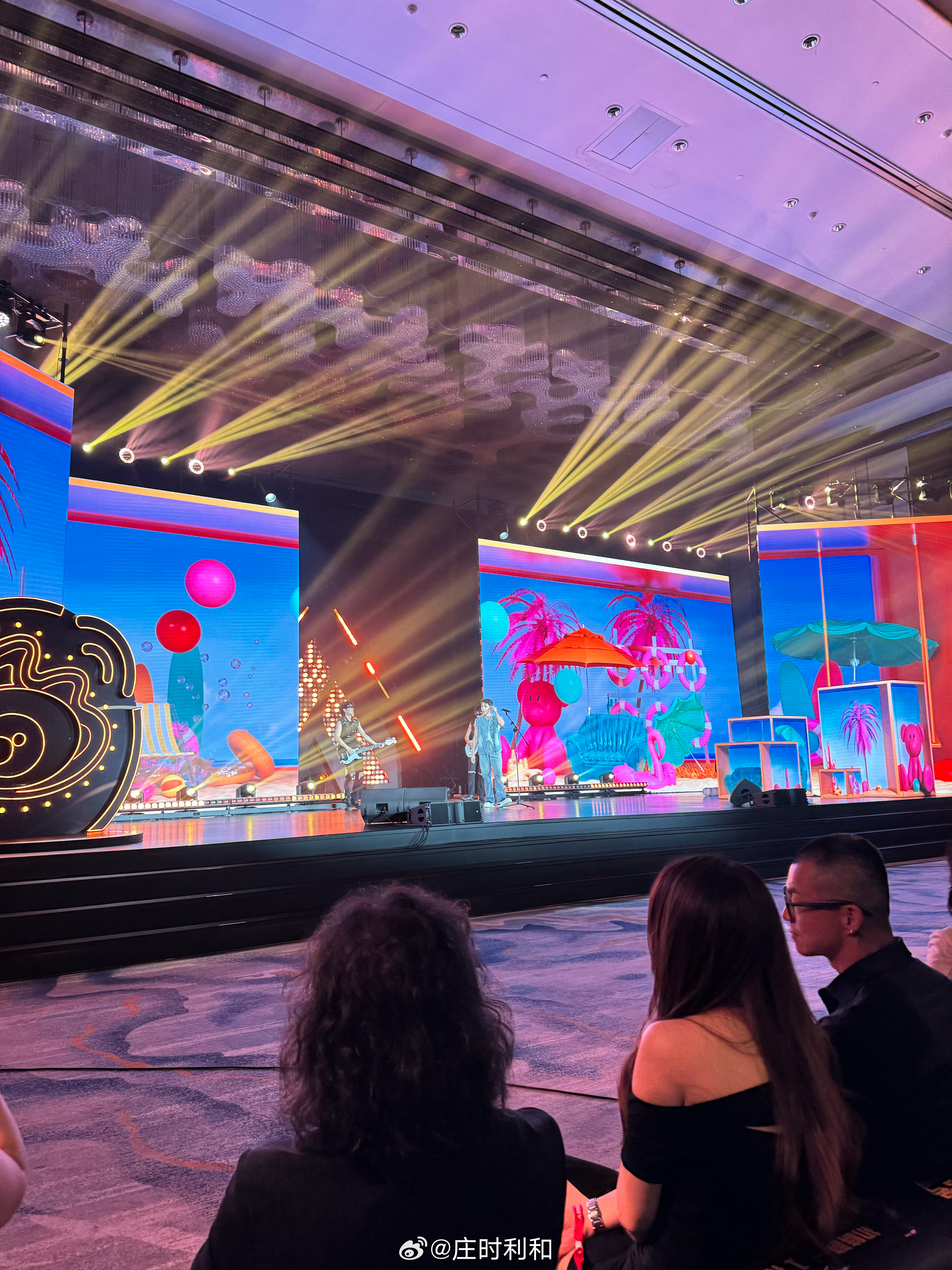 鸿蒙星光盛典：一场科技与人文交织的“追光”盛会