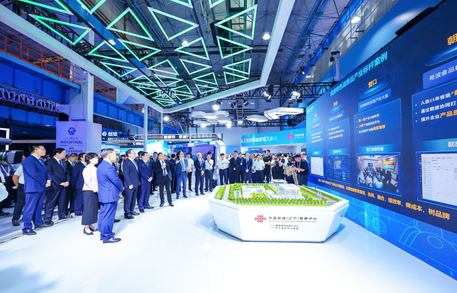 BBSB、红星冷链通过港交所聆讯；承泰科技、宇信科技递表港交所丨港交所早参