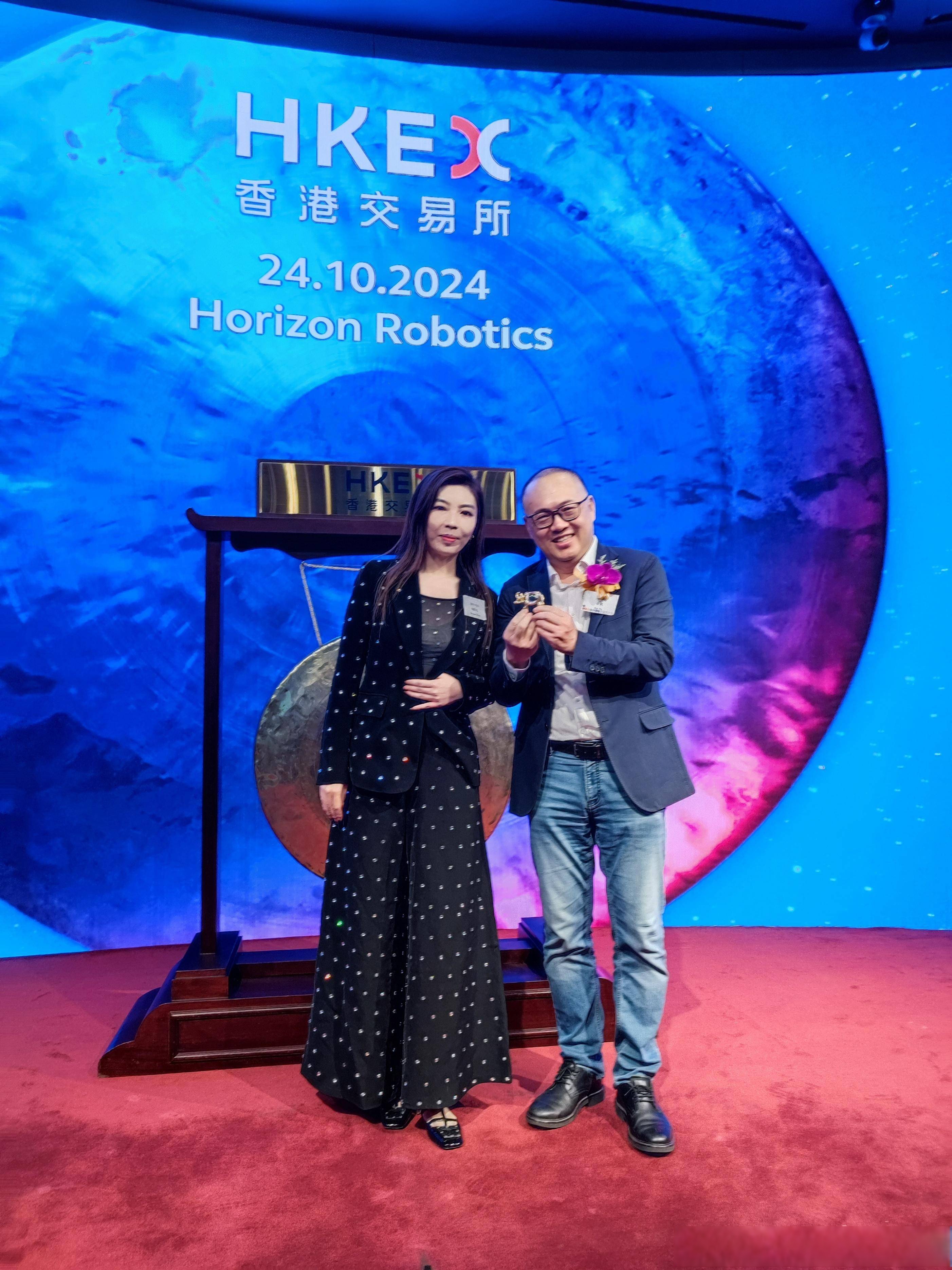 MiniMax、瑞博生物启动港股招股；龙旗科技通过港交所聆讯丨港交所早参