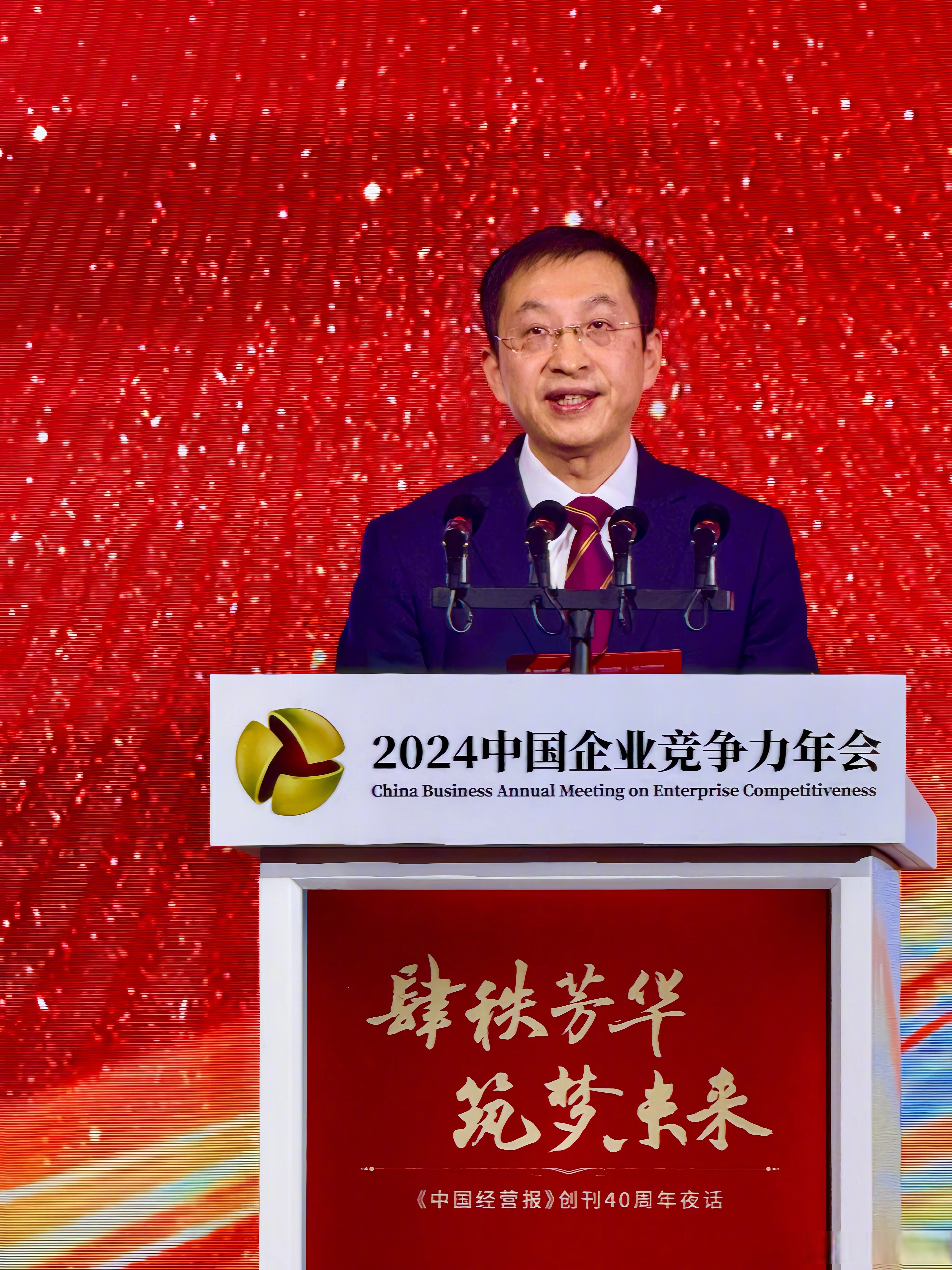 从“校门口”到港交所，蜜雪冰城盘中市值超千亿港元 “雪王”港交所敲钟致辞，创始人张氏兄弟未现身