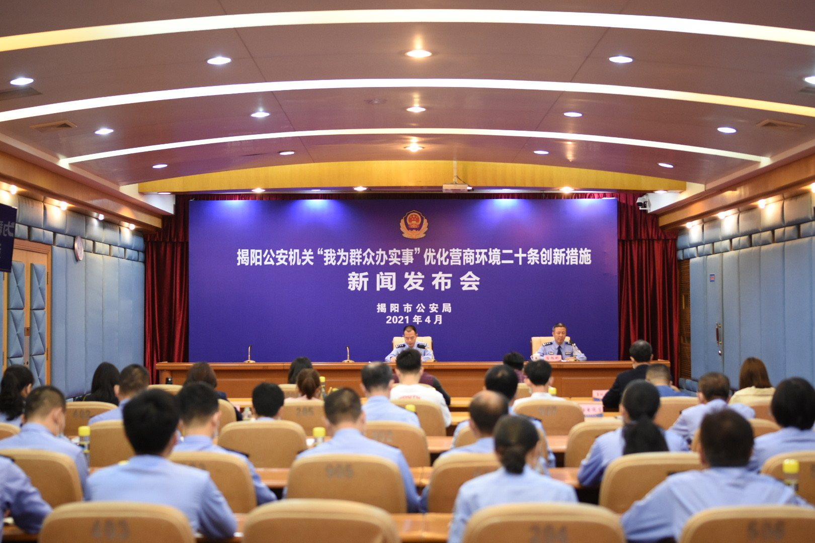 多举措优化营商环境 合肥公安2025年为企业和民众办事服务超千万件