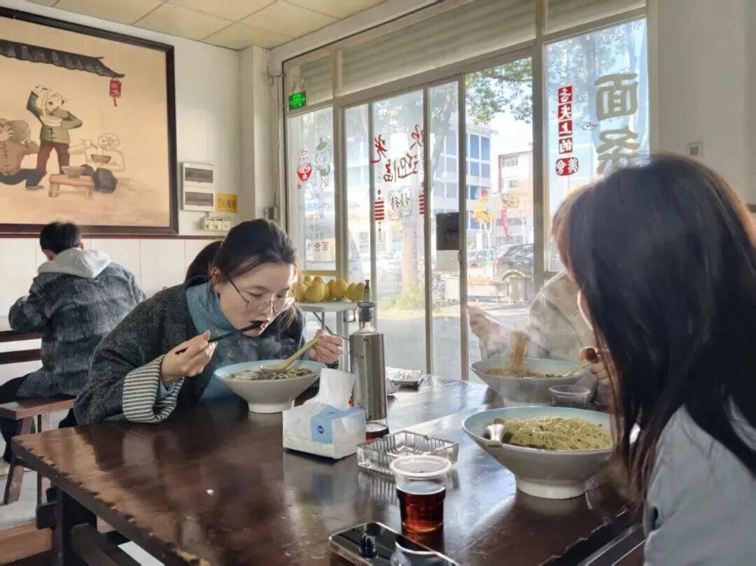 “夫妻店”宝盖新材港股IPO：毛利率节节败退，回款效率持续恶化