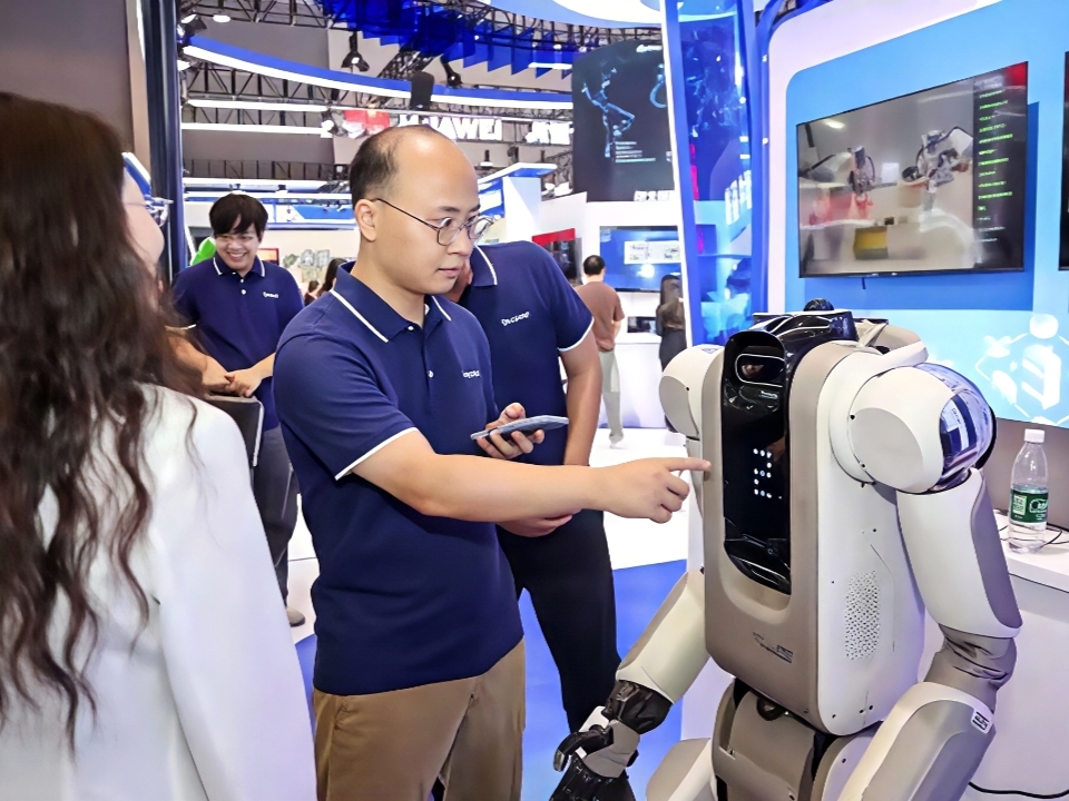 八部门:鼓励养老服务机器人产业发展