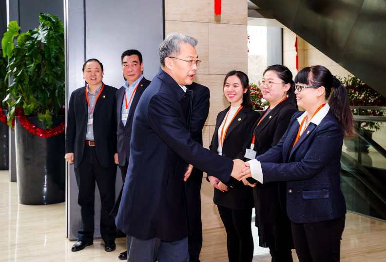 福昕软件高级管理人员李有铭减持1000股，减持金额12万元