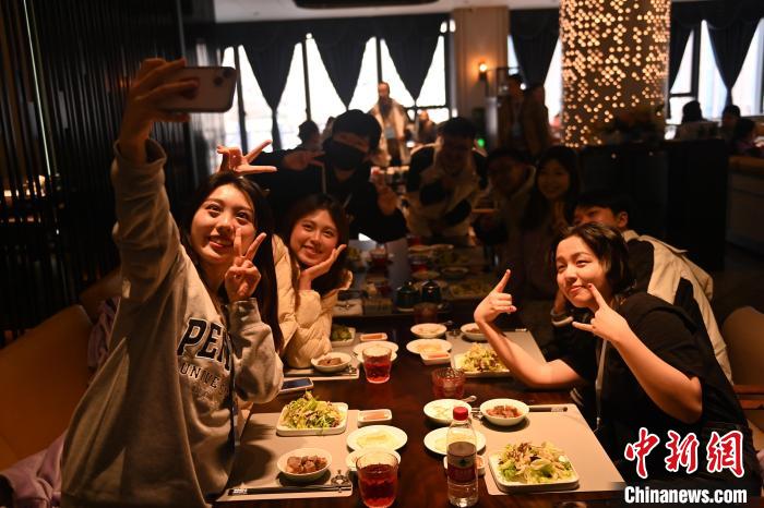 全国台联第三十二届台胞青年冬令营新疆分营开营