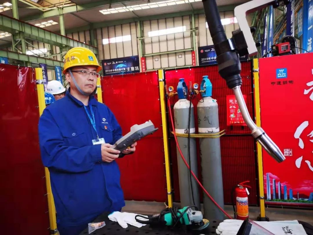 新三板创新层公司三维钢构新增专利信息授权：“一种钢结构型材表面自动化处理设备”