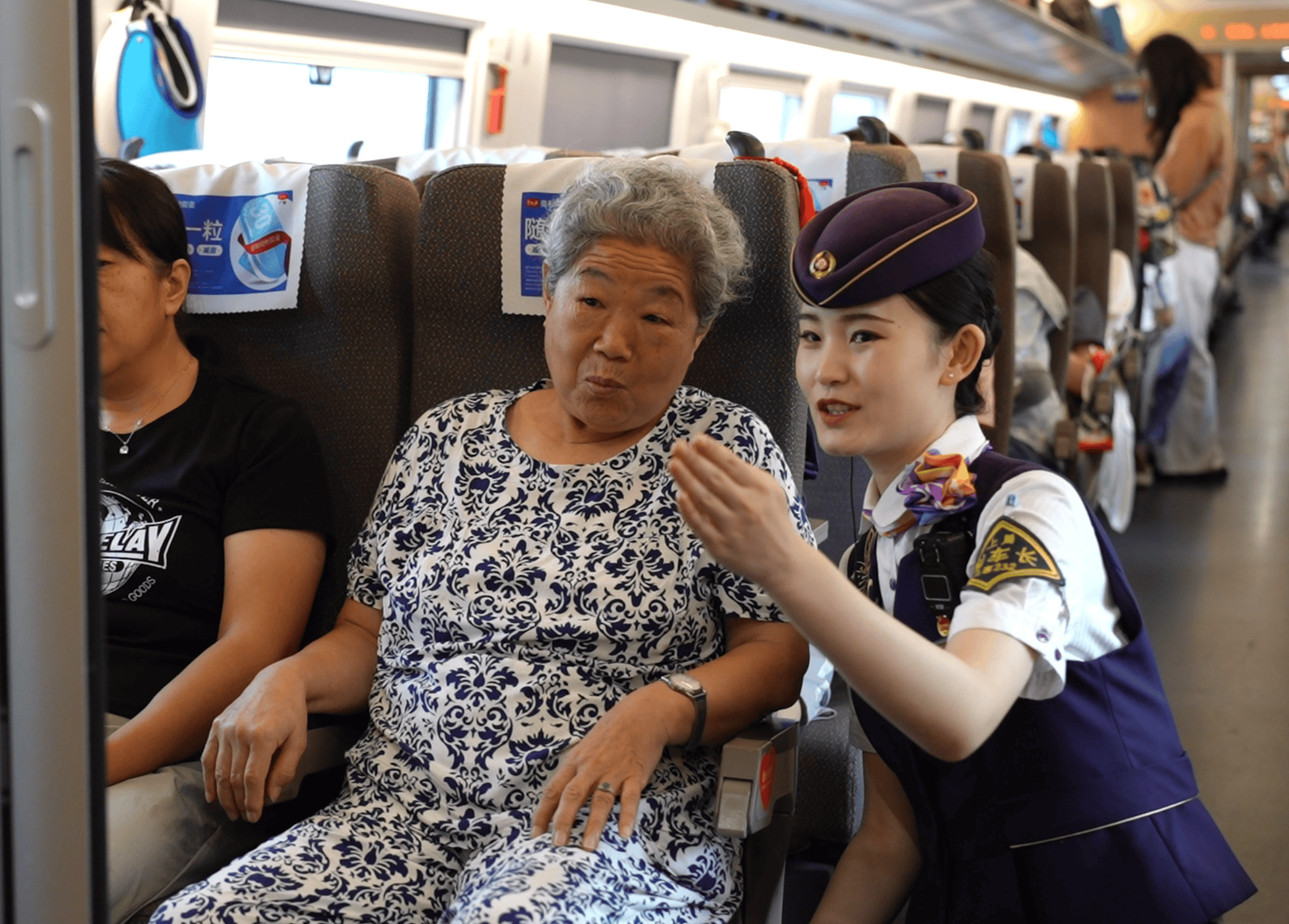 （新春走基层）长三角春运首趟临客从浙江宁波提前开行