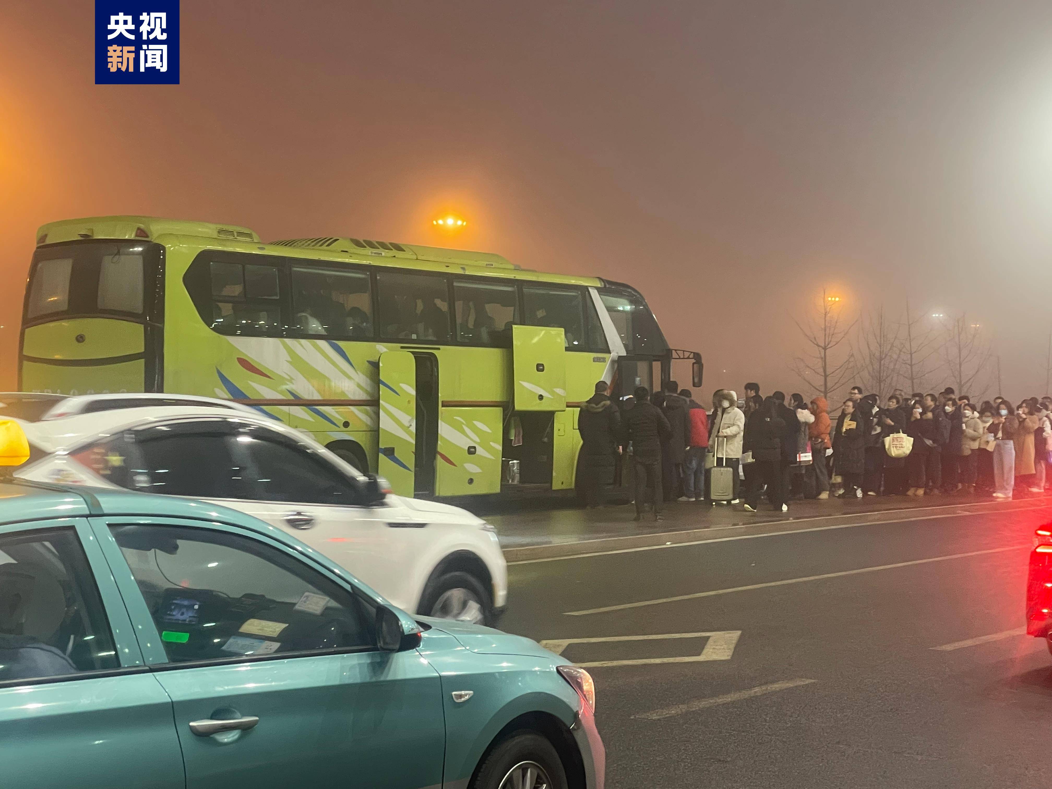 宁夏遭遇大范围降雪 固原机场航班大面积延误