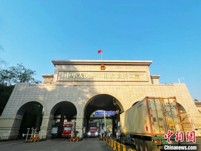 中越边境峒中口岸重型机械出口数量持续攀升