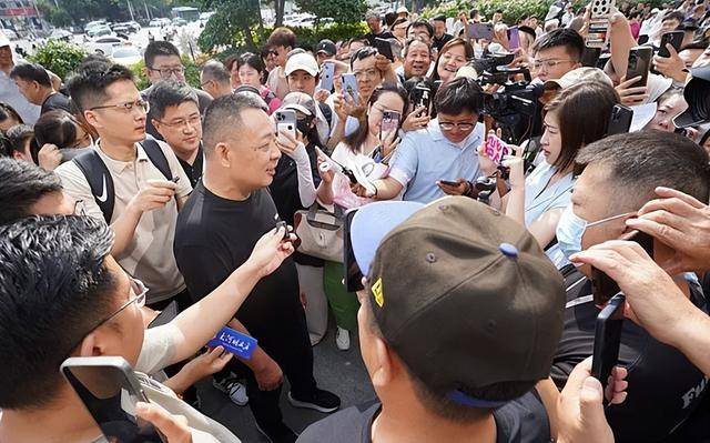 于东来最新发文：胖东来“永不上市”，最高管理层60岁前必须退出权力岗位！2025年员工流失率仅1.05%