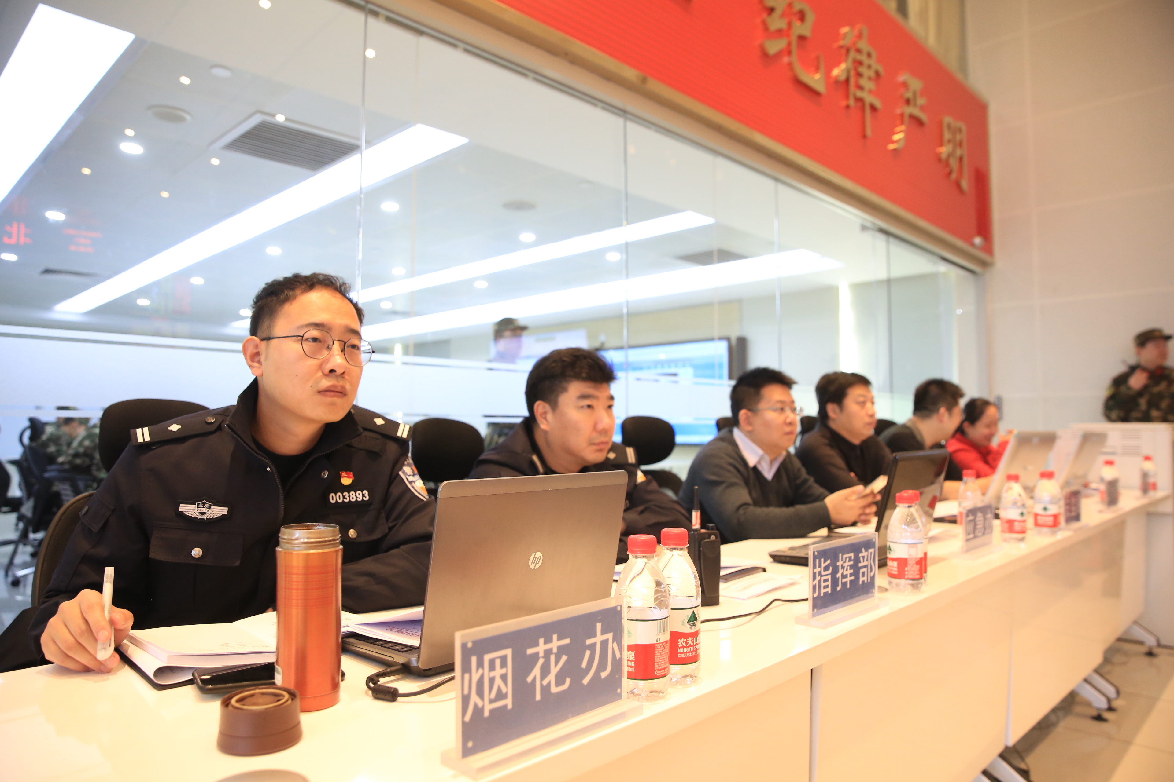 江苏连云港一烟花零售店爆炸致8人遇难2人受伤,应急管理部紧急召开调度会;中方宣布对英、加免签;马斯克:Grok 4.20本周发布丨每经早参