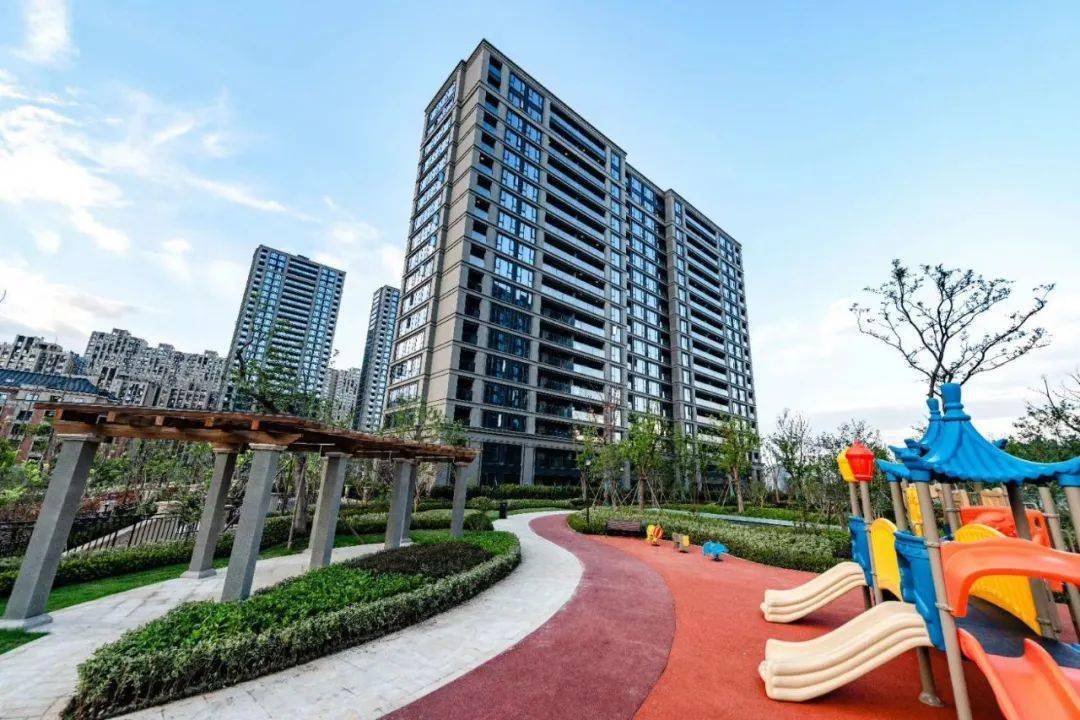 上海二手房交易中心乌泱泱挤满人，感受楼市“小阳春”｜新春走基层