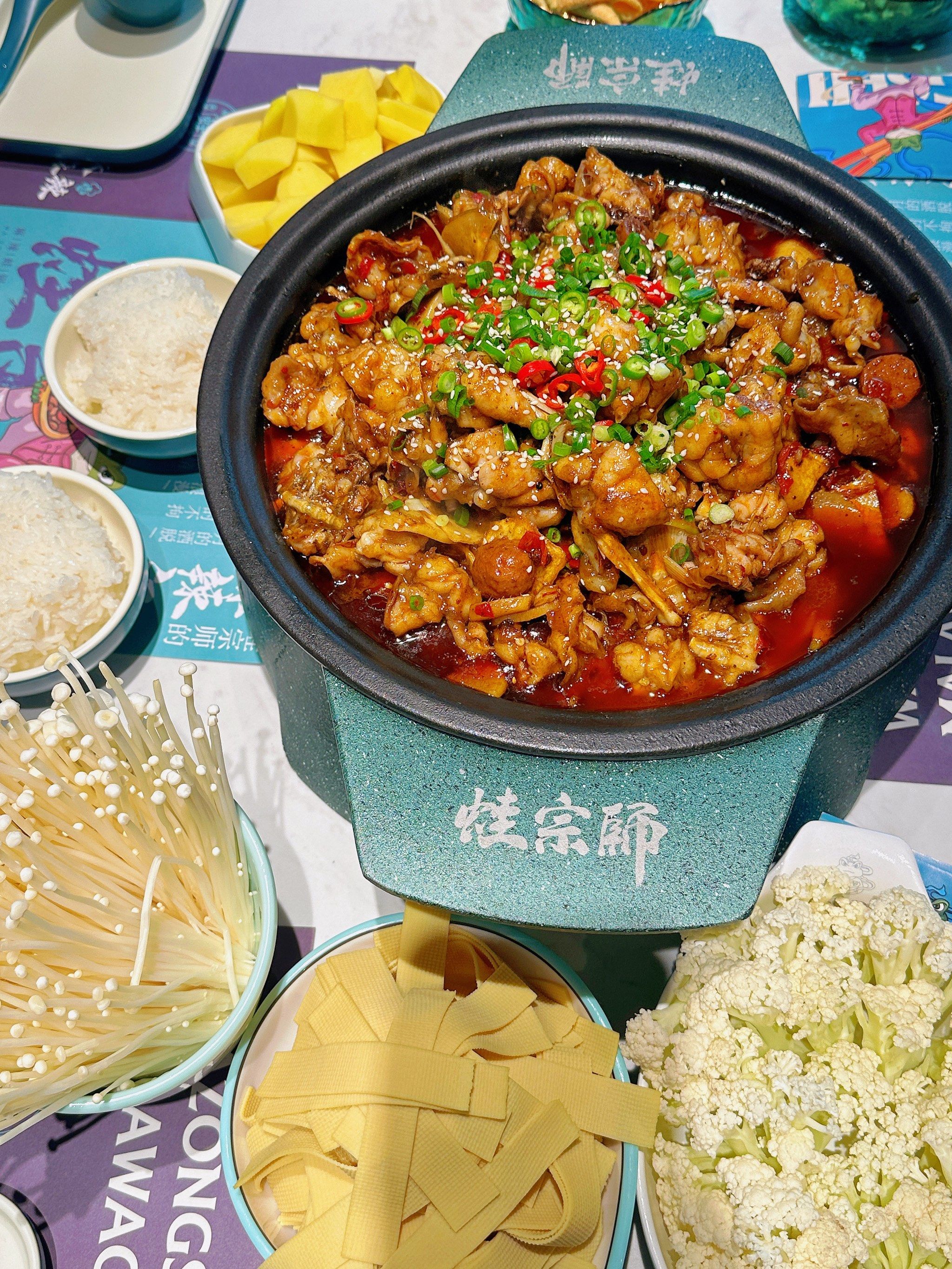 (新春见闻)茶马古道上的年夜饭:信手拈来皆食材 一锅闯荡江湖味