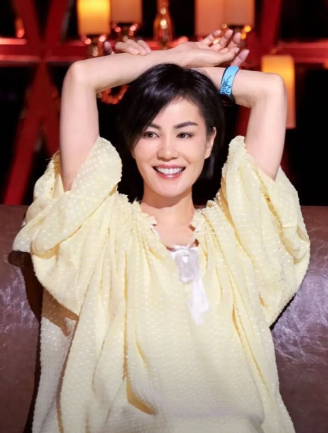 王菲水滴耳环再次出圈，网友立刻找到同款！窦靖童发文