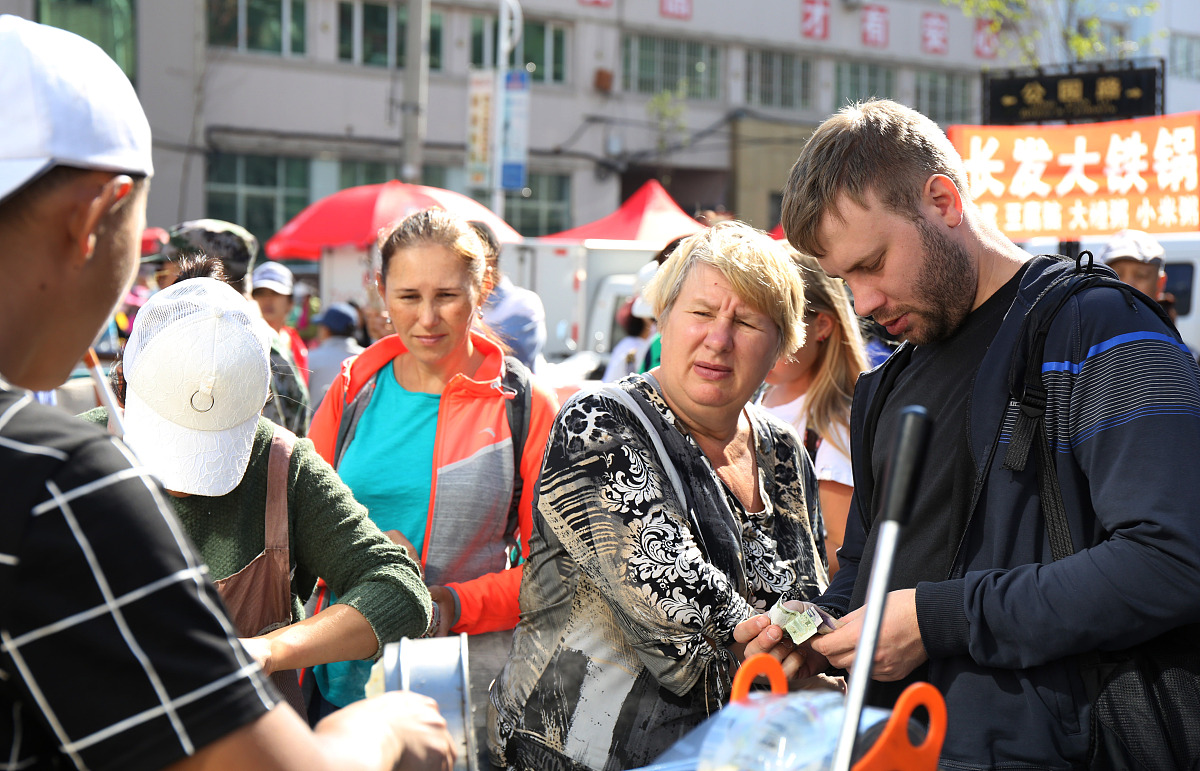 老外扎堆来中国过年：上海、北京、成都成热门目的地，单日飞三亚外国游客暴增3倍！