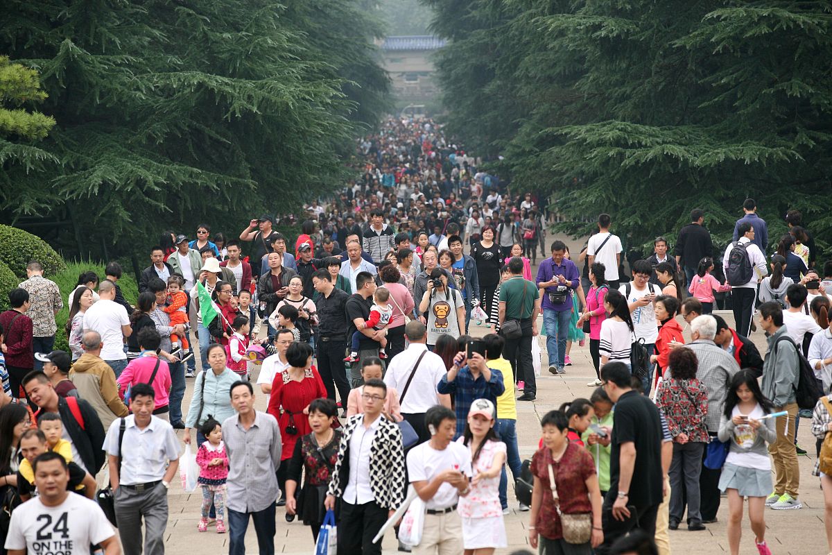 老外扎堆来中国过年：上海、北京、成都成热门目的地，单日飞三亚外国游客暴增3倍！