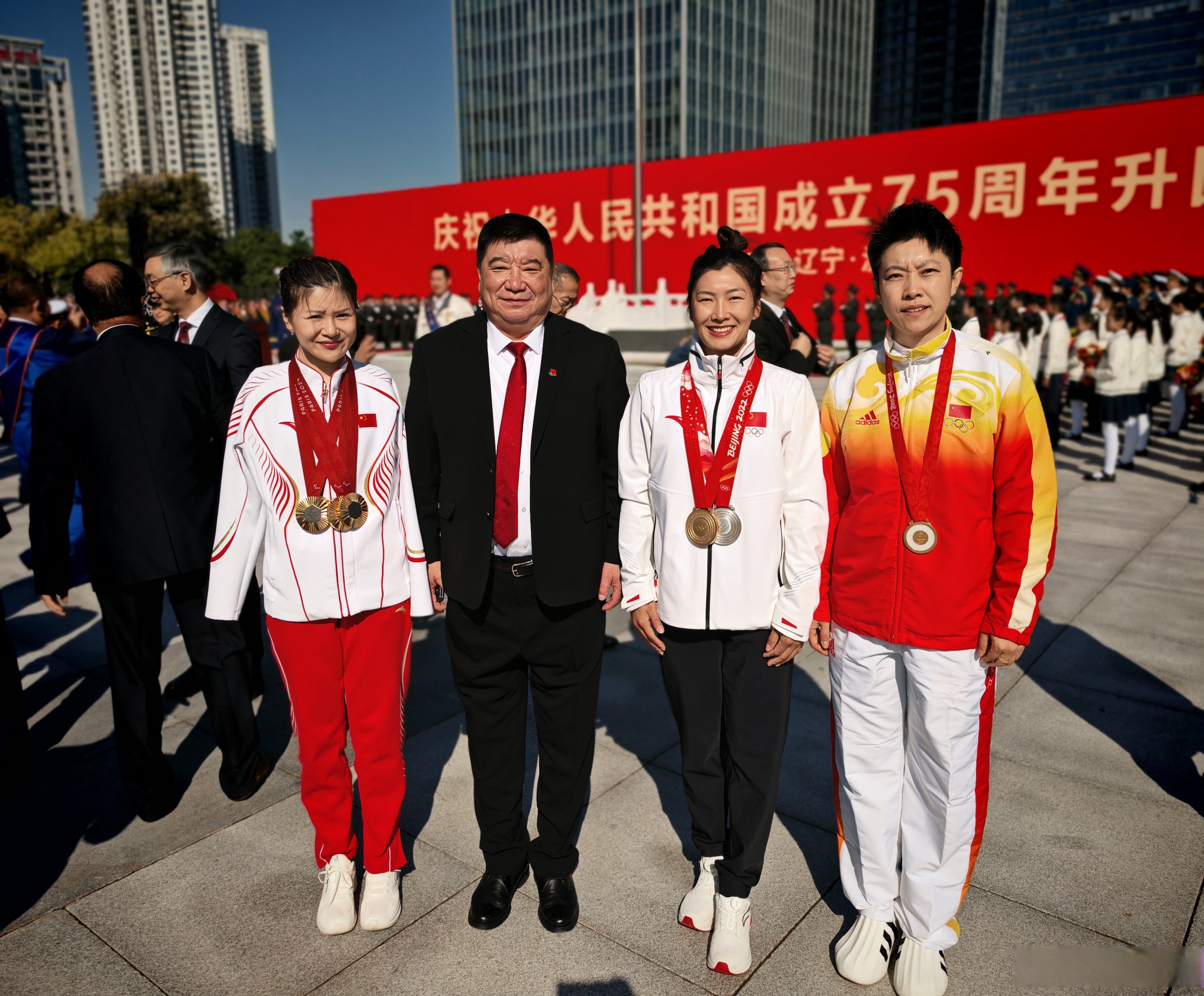 太棒了！“五朝元老”徐梦桃卫冕奥运金牌！中国队80分钟连夺两金