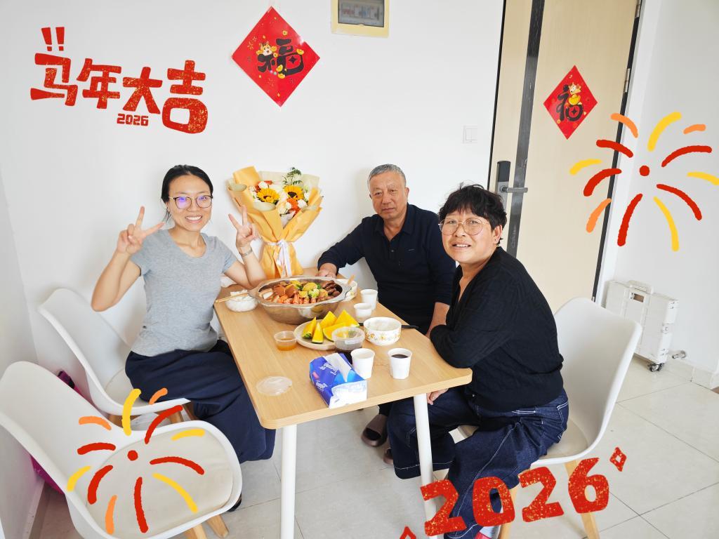 旅游过年成新风尚：“家人在身边，哪里都是年”丨新春走基层
