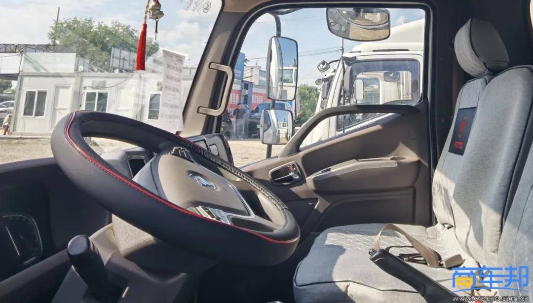 几百辆纯电公交因电池故障大面积停运,记者实探:企业已停产两年,司机称显示能跑近400公里实际只跑160,跑两趟就得补电