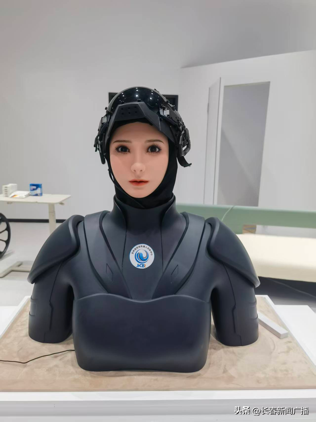 基于中国平台打造 克罗地亚人形机器人“通卡”亮相