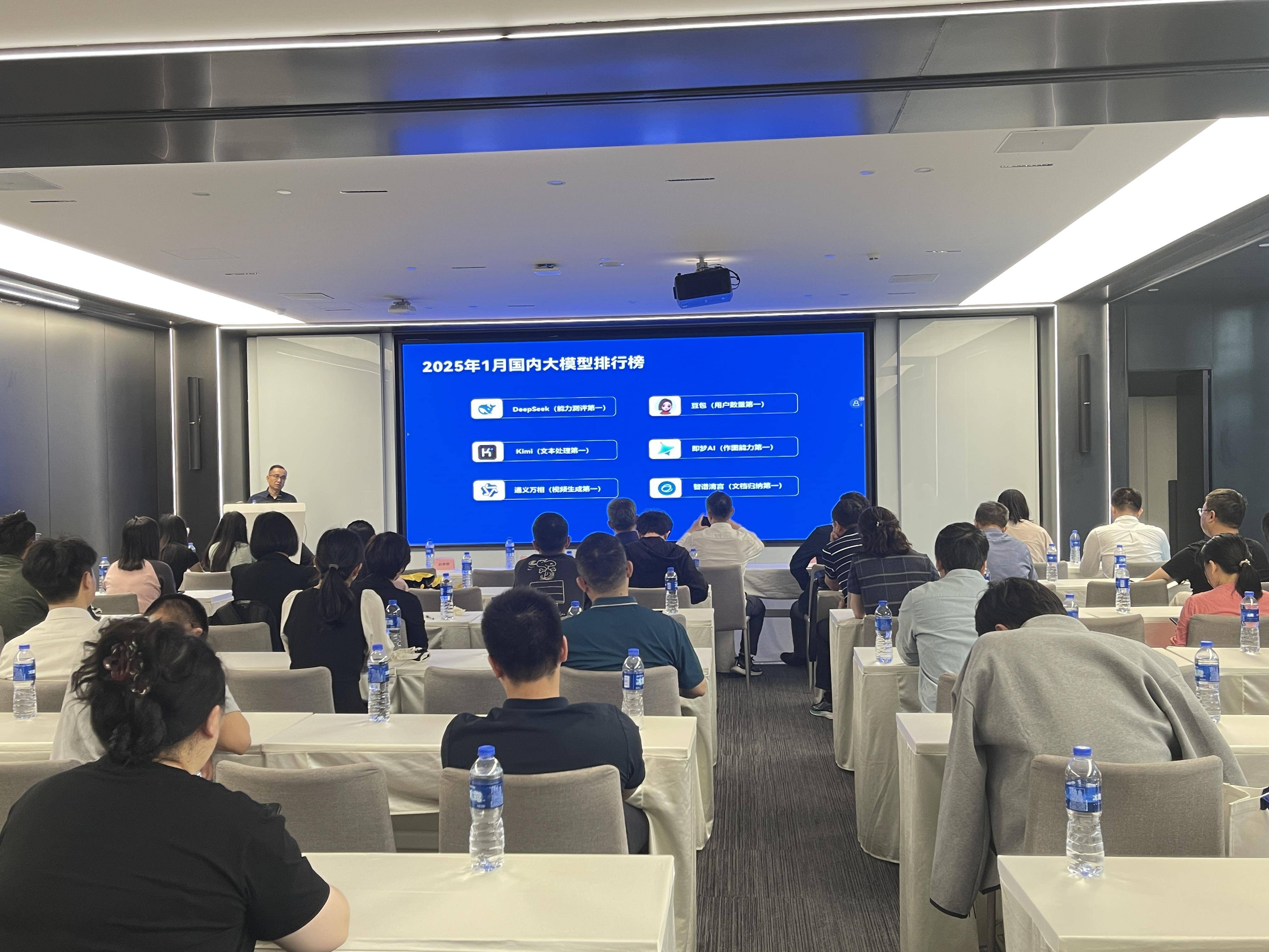 北京市已有216款大模型完成备案 计划今年推动人工智能产业核心规模突破5500亿元