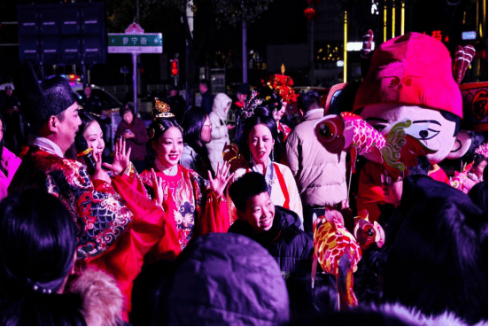 （新春走基层）“福满状元城”舞龙大会在安徽休宁举行