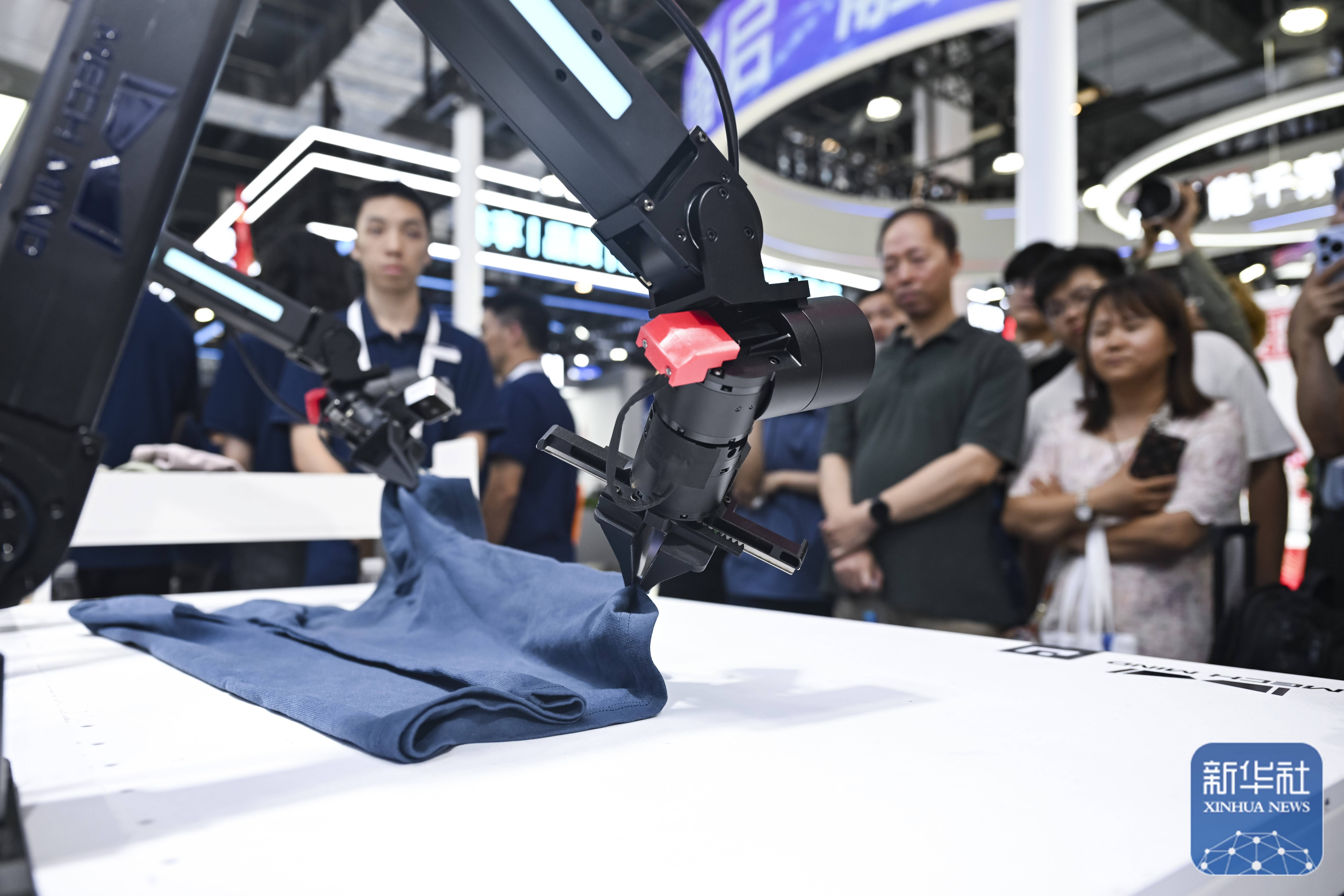 广州黄埔出台推动人工智能赋能千行百业专项行动方案 力争“十五五”人工智能产业规模突破千亿元