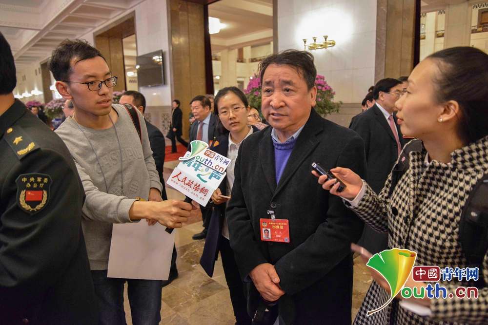 (全国两会)全国政协常委杨云彦:建议推动夫妻共担育儿责任