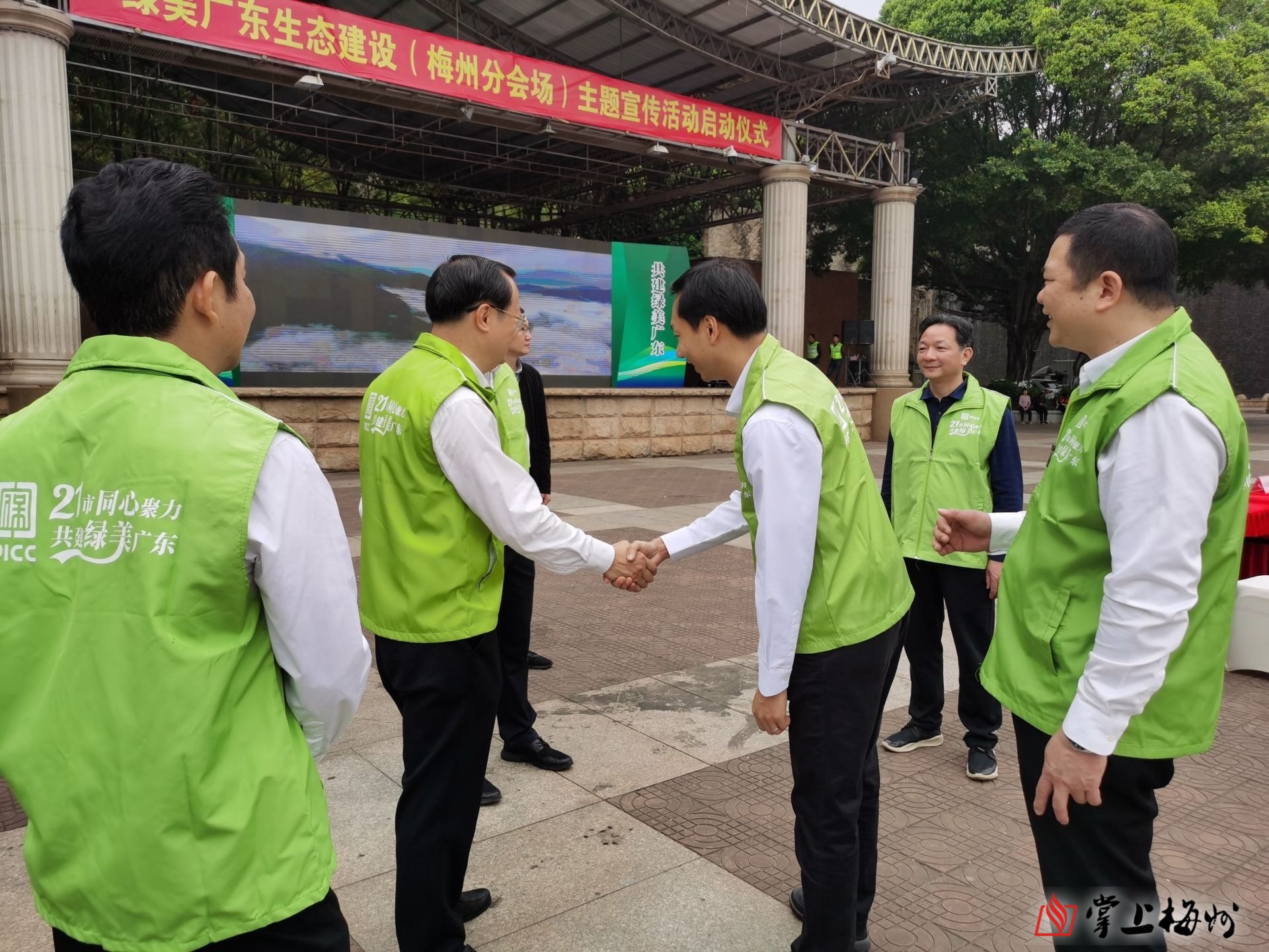 2026中国纺织行业：全球产业链重构下的“双刃剑”效应_人保财险 ,拥有“如意行”驾乘险，出行更顺畅！