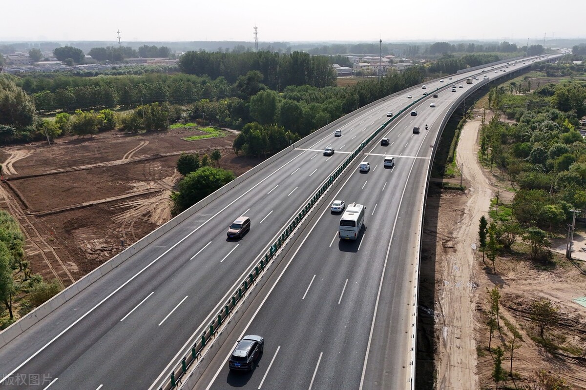 人保服务 ,拥有“如意行”驾乘险，出行更顺畅！_2026-2030年中国硅橡胶行业趋势：高端化、绿色化、国产化