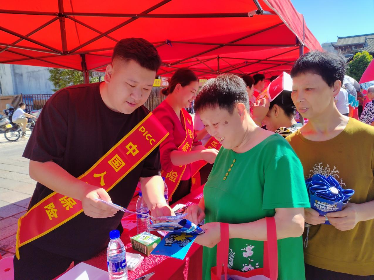 人保财险政银保 ,人保伴您前行_2026-2030雨伞行业市场：户外运动与“银发经济”的细分赛道突围